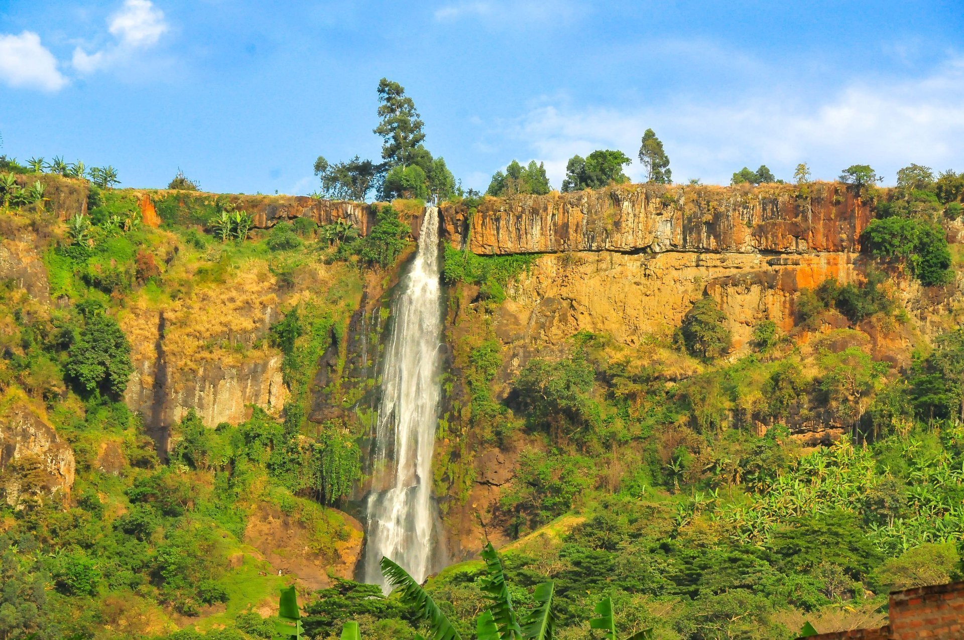 Eastern Uganda featuring Sipi Falls, Mount Elgon, and the Source of the Nile
